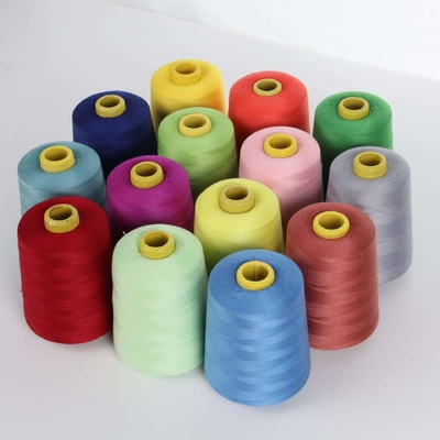 Fil de couture en polyester à grande vitesse aux couleurs vives