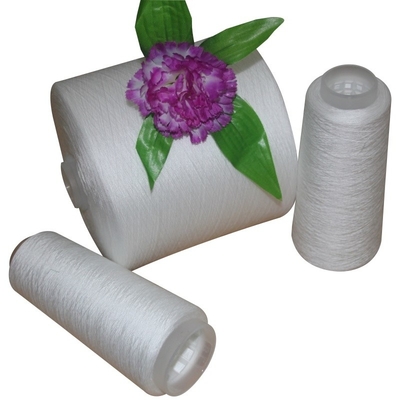 Blanc brut 40/2 50/2 60/2 100% fil de polyester à l'aide d'un anneau pour teindre le fil de couleur