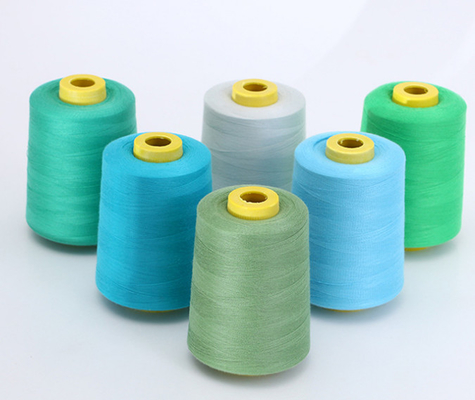 Fil de couture tourné par 100% multi de polyester de la couleur 40/2 pour Overlock