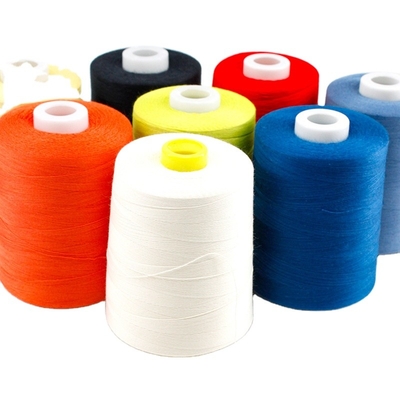 Fil de couture en polyester coloré en polyester cousu Fil de couture en polyester cousu Prix de gros d'usine
