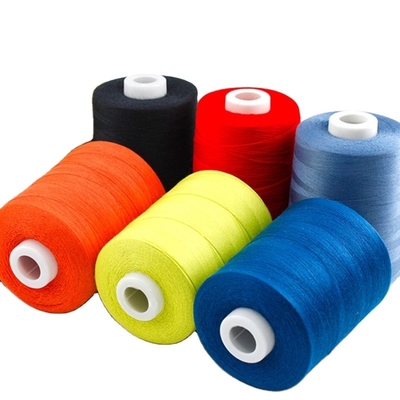 Fil de couture en polyester coloré en polyester cousu Fil de couture en polyester cousu Prix de gros d'usine