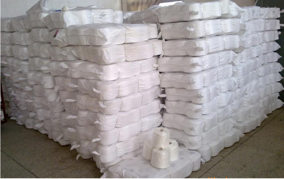 40/3 Blanc brut 100% polyester fil de couture