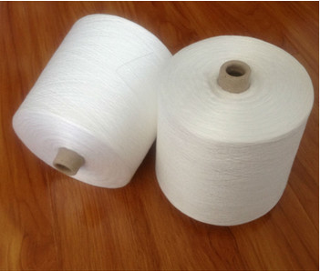 Le polyester est étiré de 40 / 2, le polyester de haute résistance de 40 / 2