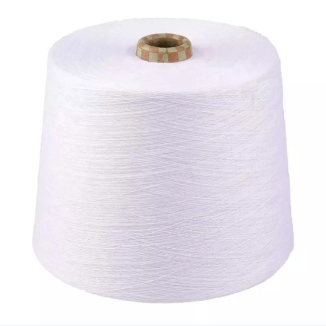 L'anneau blanc optique a tourné des fils de polyesters 100% matériels 50/2 50/3 stables de fibre de polyester