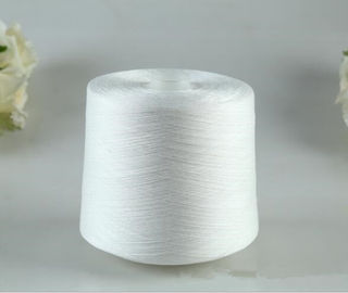 Le fil blanc cru de tissage de couture empaquettent le cône la résistance 30 20/2/2 40/2 à l'abrasion