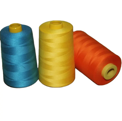 La bonne stabilité a tourné le poly fil 5000 mètres, fil de couture tourné par couleur multi de polyester